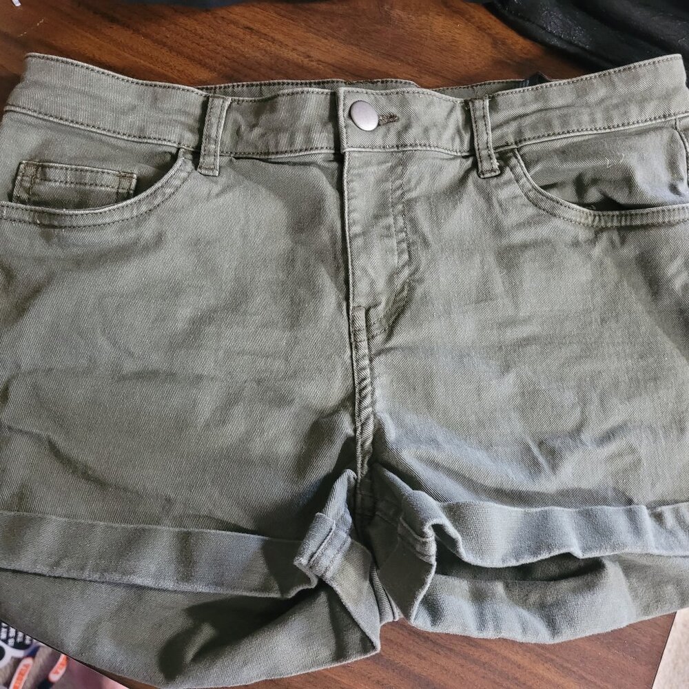H&M h & m olive green shorts size 8 jean
